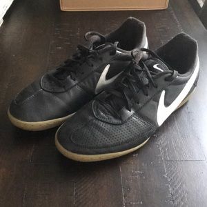 nike men's davinho indoor soccer shoes